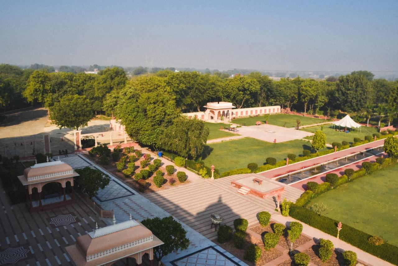 Umaid Palace - A Lakeside Heritage Palace Resort Near Jaipur Close To Bhangarh & Chand Baori Stepwell Abhaneri Dubbī Dış mekan fotoğraf