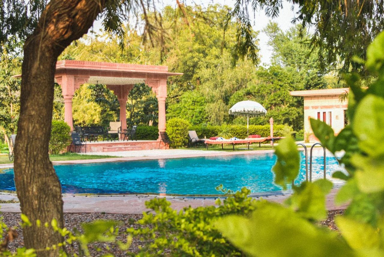 Umaid Palace - A Lakeside Heritage Palace Resort Near Jaipur Close To Bhangarh & Chand Baori Stepwell Abhaneri Dubbī Dış mekan fotoğraf