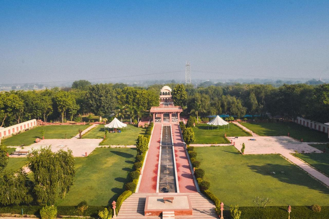 Umaid Palace - A Lakeside Heritage Palace Resort Near Jaipur Close To Bhangarh & Chand Baori Stepwell Abhaneri Dubbī Dış mekan fotoğraf