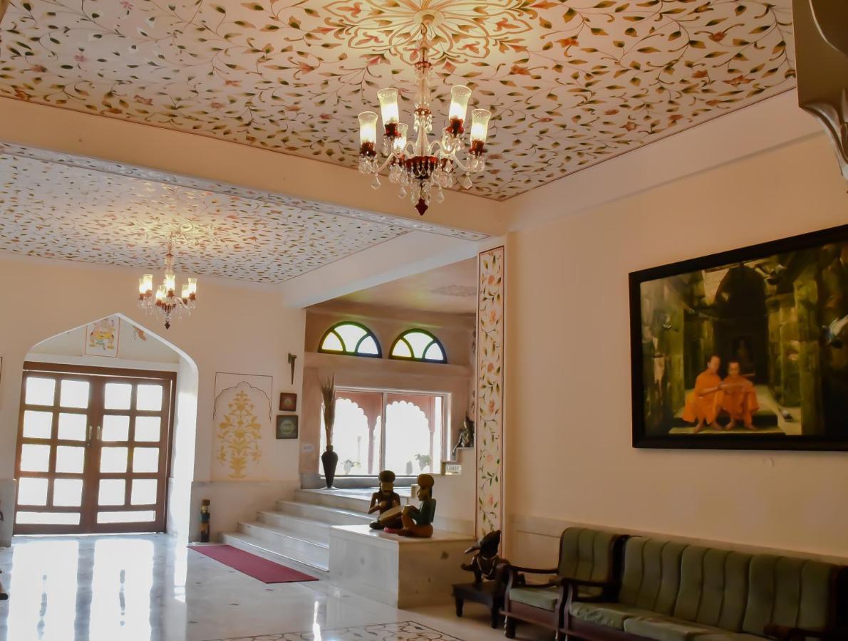 Umaid Palace - A Lakeside Heritage Palace Resort Near Jaipur Close To Bhangarh & Chand Baori Stepwell Abhaneri Dubbī Dış mekan fotoğraf