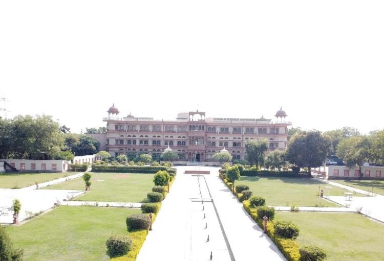 Umaid Palace - A Lakeside Heritage Palace Resort Near Jaipur Close To Bhangarh & Chand Baori Stepwell Abhaneri Dubbī Dış mekan fotoğraf