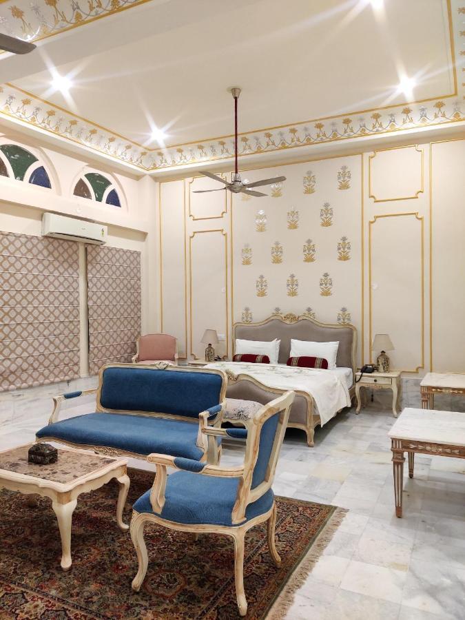 Umaid Palace - A Lakeside Heritage Palace Resort Near Jaipur Close To Bhangarh & Chand Baori Stepwell Abhaneri Dubbī Dış mekan fotoğraf